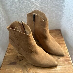 Lucky Brand pointed toe cowboy suede ankle boot Size 7